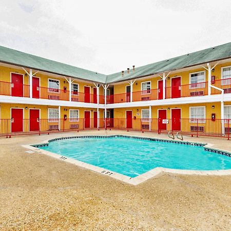 Oyo Hotel San Antonio Lackland Near Seaworld מראה חיצוני תמונה