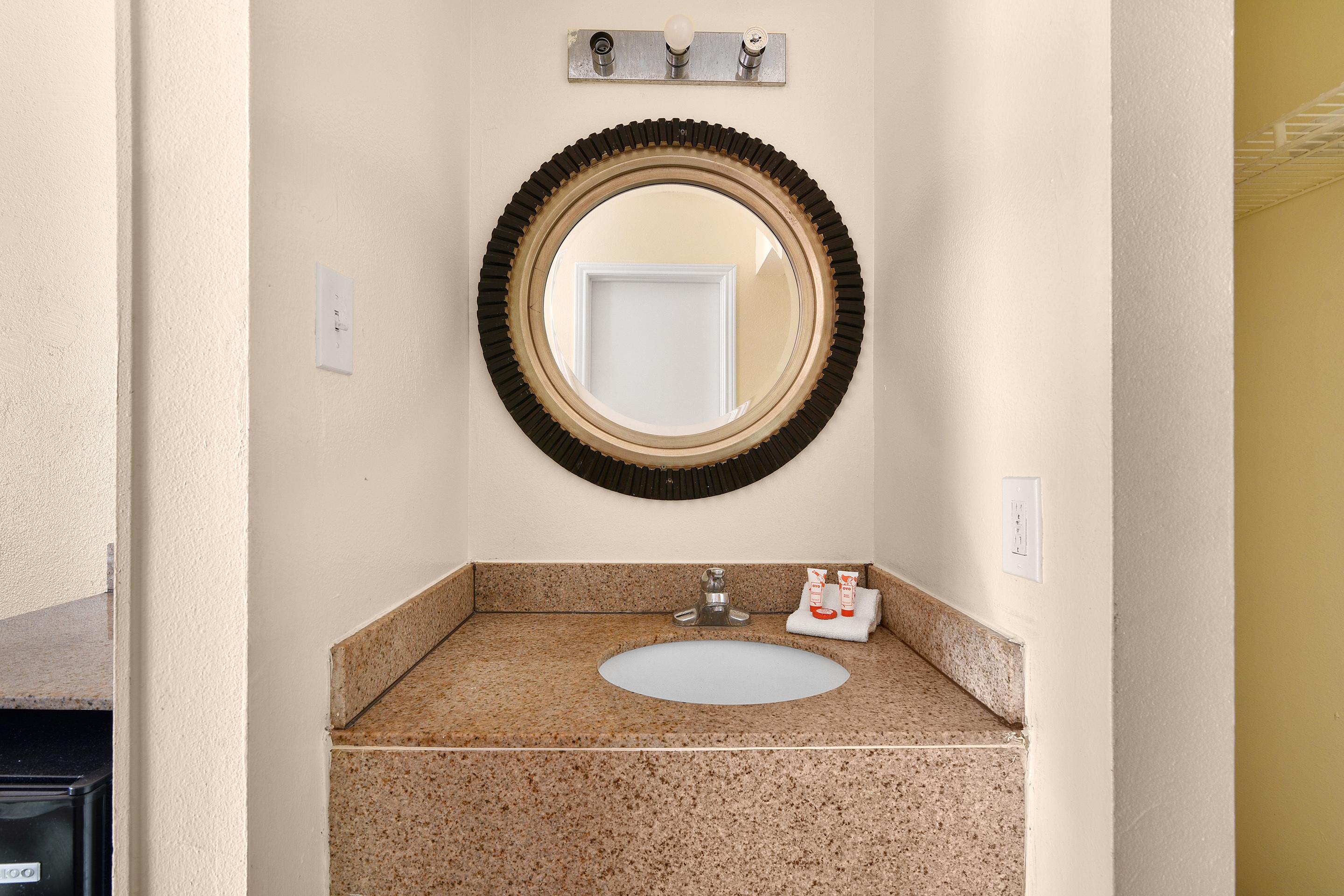 Oyo Hotel San Antonio Lackland Near Seaworld מראה חיצוני תמונה