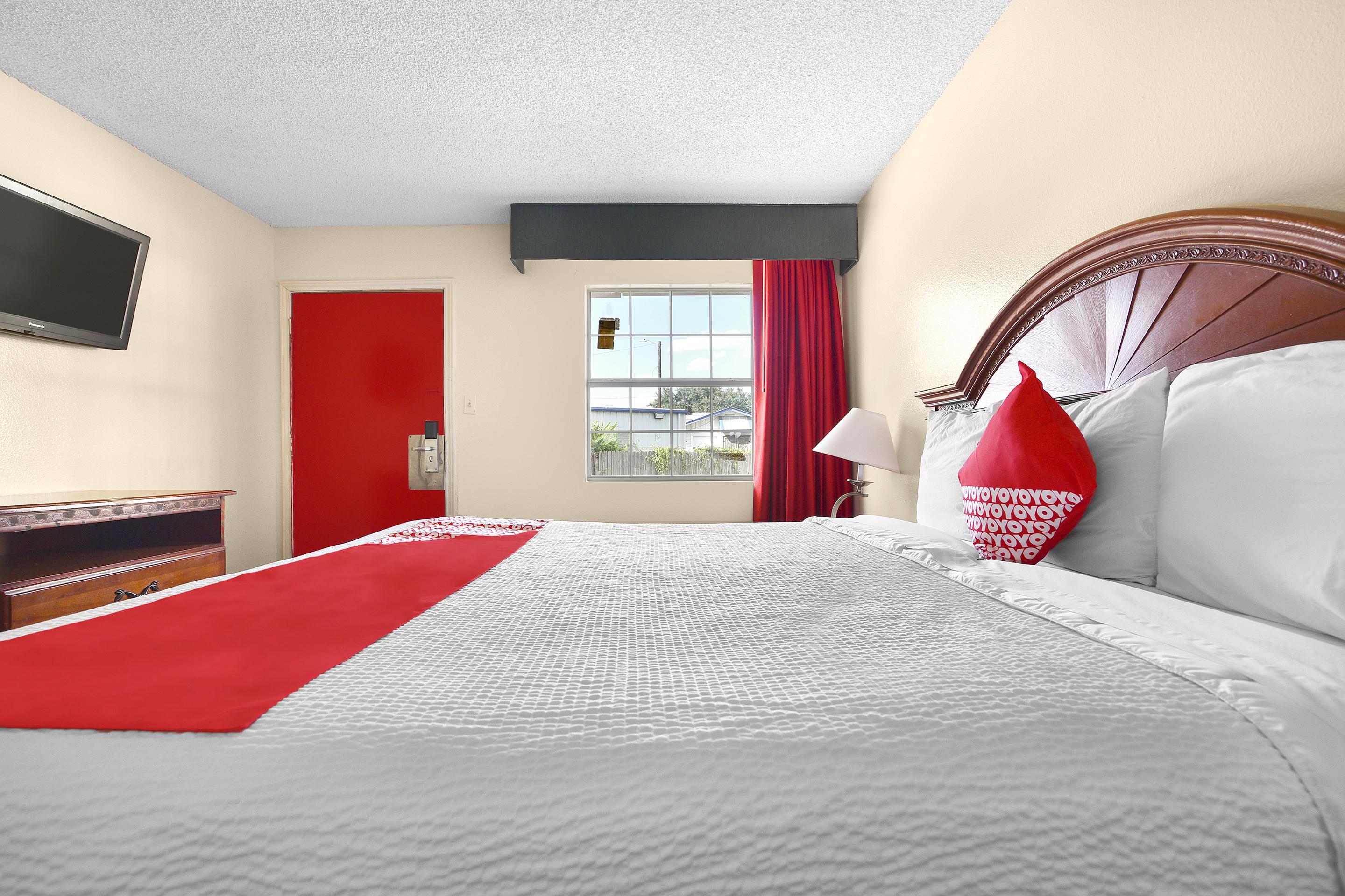 Oyo Hotel San Antonio Lackland Near Seaworld מראה חיצוני תמונה