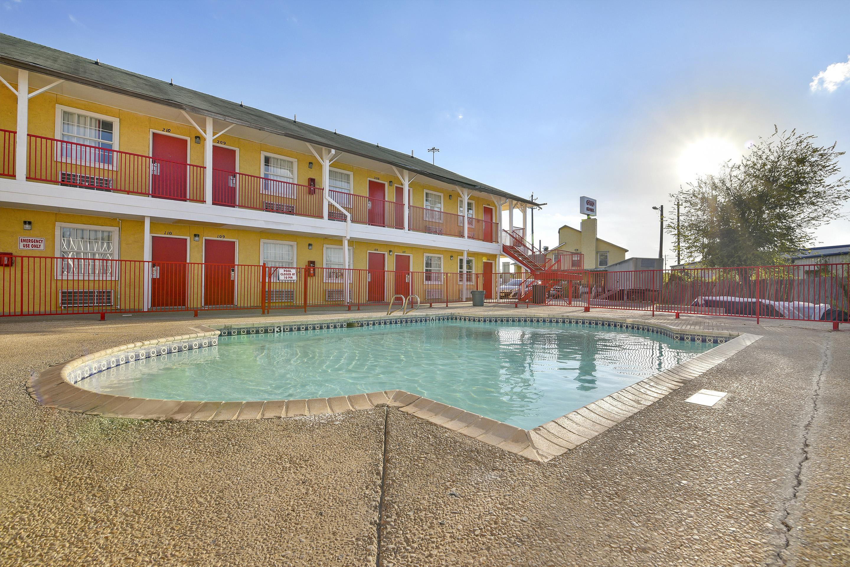 Oyo Hotel San Antonio Lackland Near Seaworld מראה חיצוני תמונה