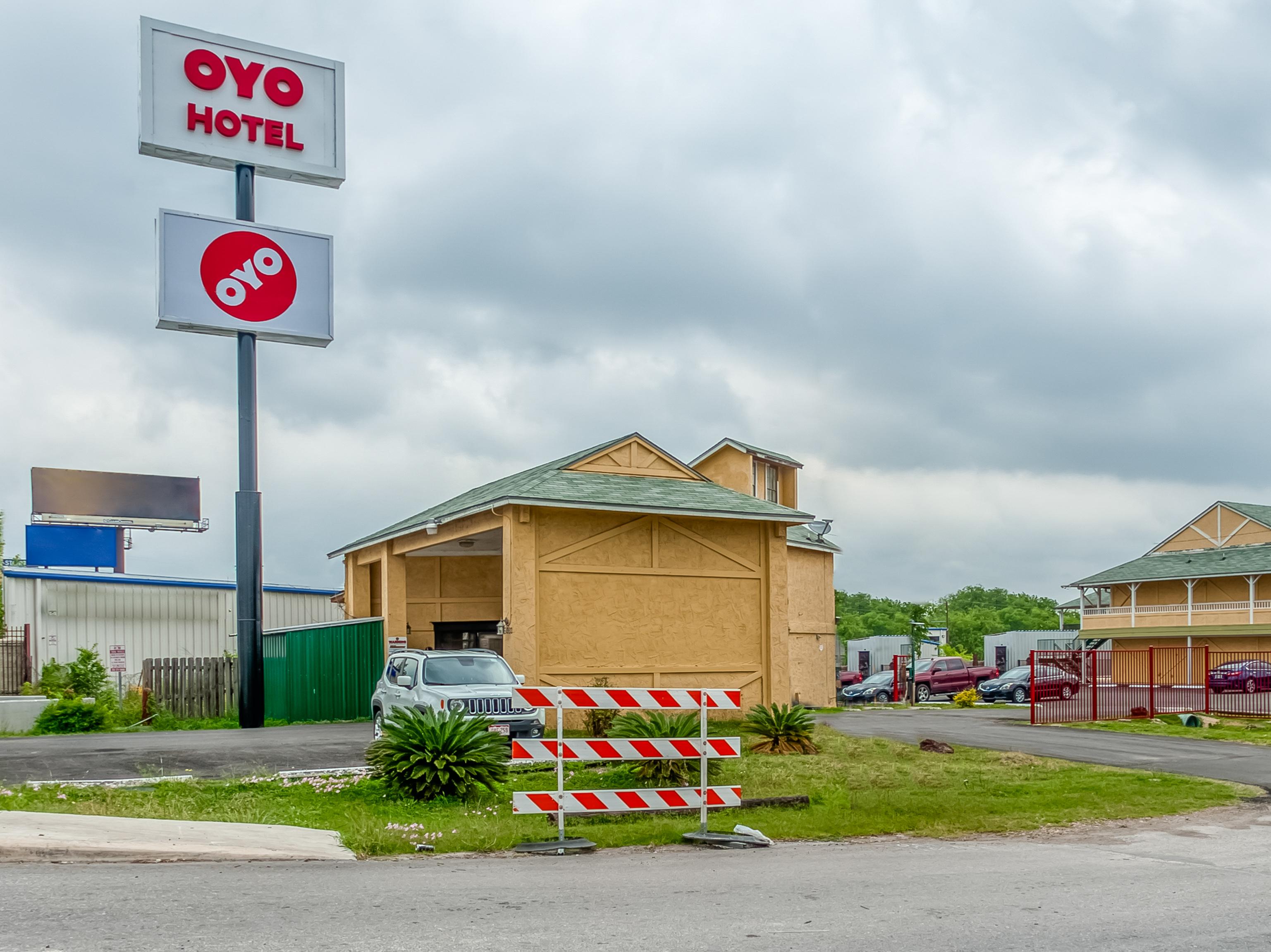 Oyo Hotel San Antonio Lackland Near Seaworld מראה חיצוני תמונה