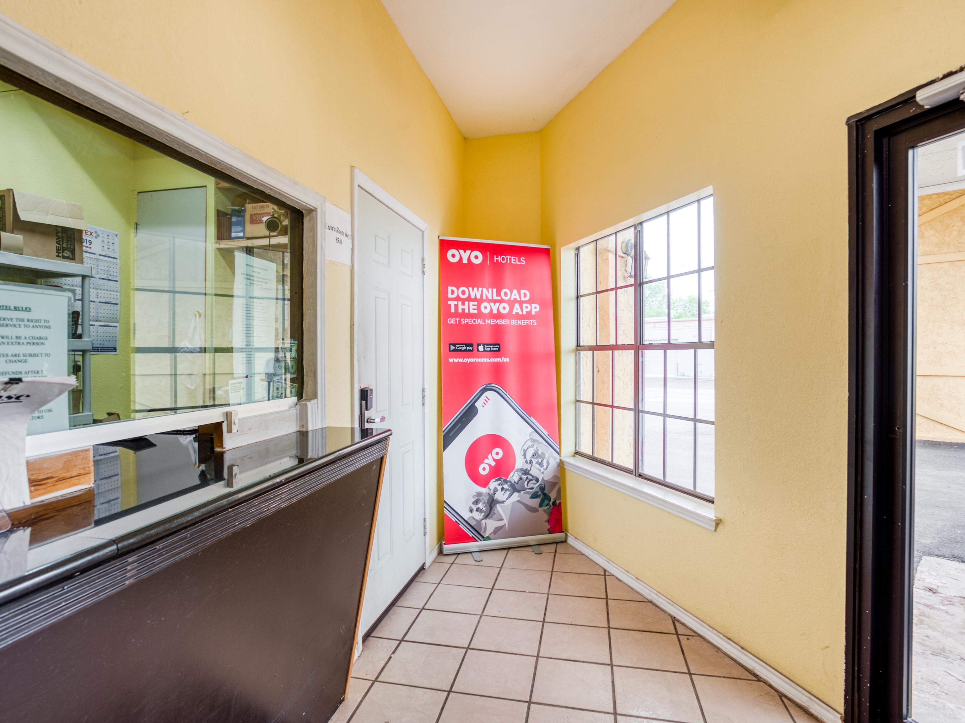 Oyo Hotel San Antonio Lackland Near Seaworld מראה חיצוני תמונה