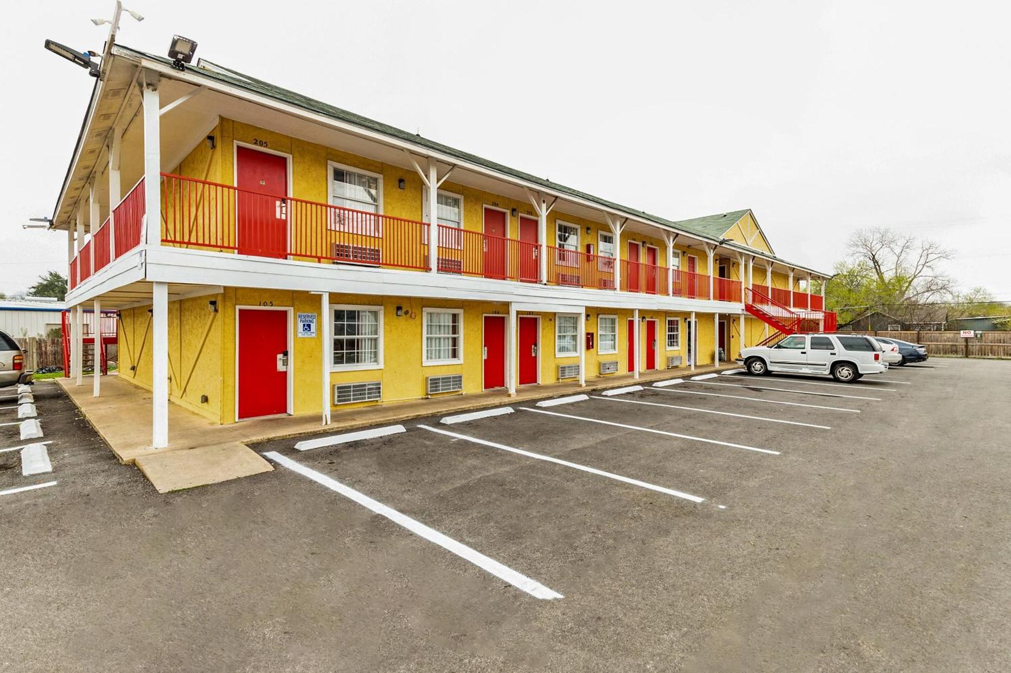 Oyo Hotel San Antonio Lackland Near Seaworld מראה חיצוני תמונה