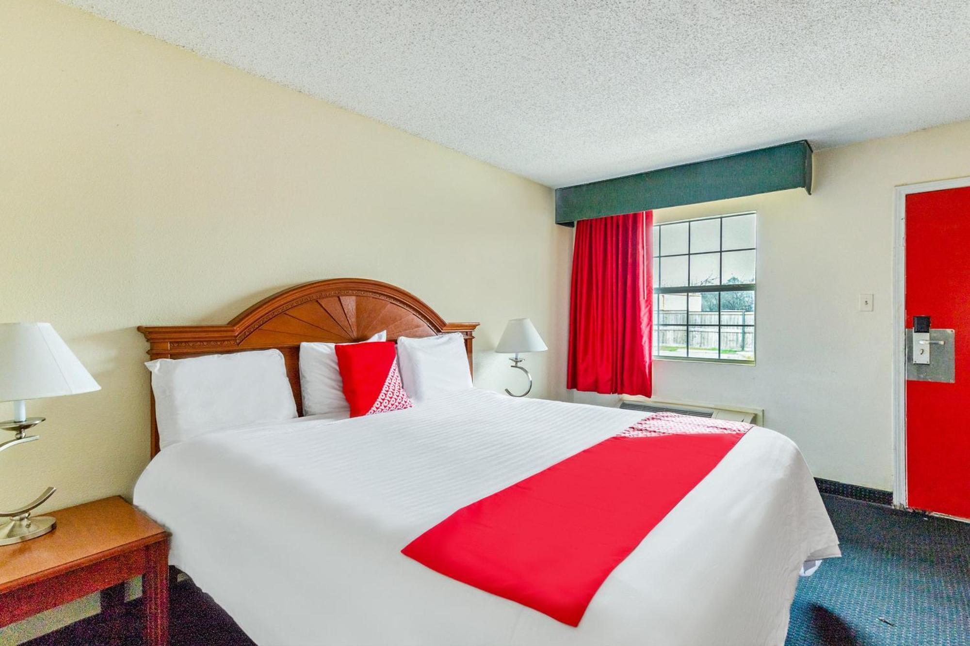 Oyo Hotel San Antonio Lackland Near Seaworld מראה חיצוני תמונה