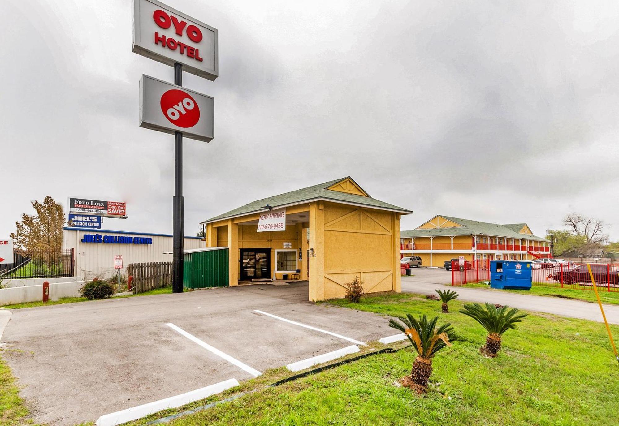 Oyo Hotel San Antonio Lackland Near Seaworld מראה חיצוני תמונה