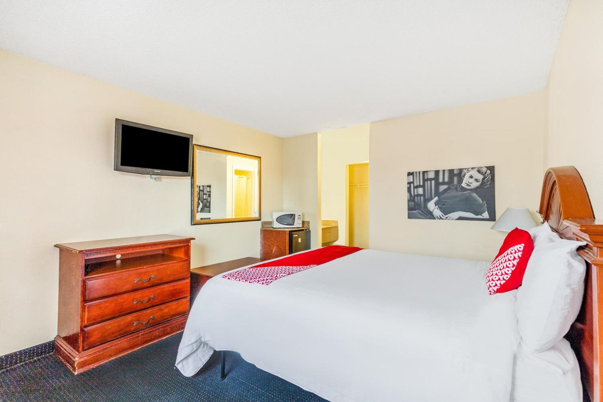 Oyo Hotel San Antonio Lackland Near Seaworld מראה חיצוני תמונה