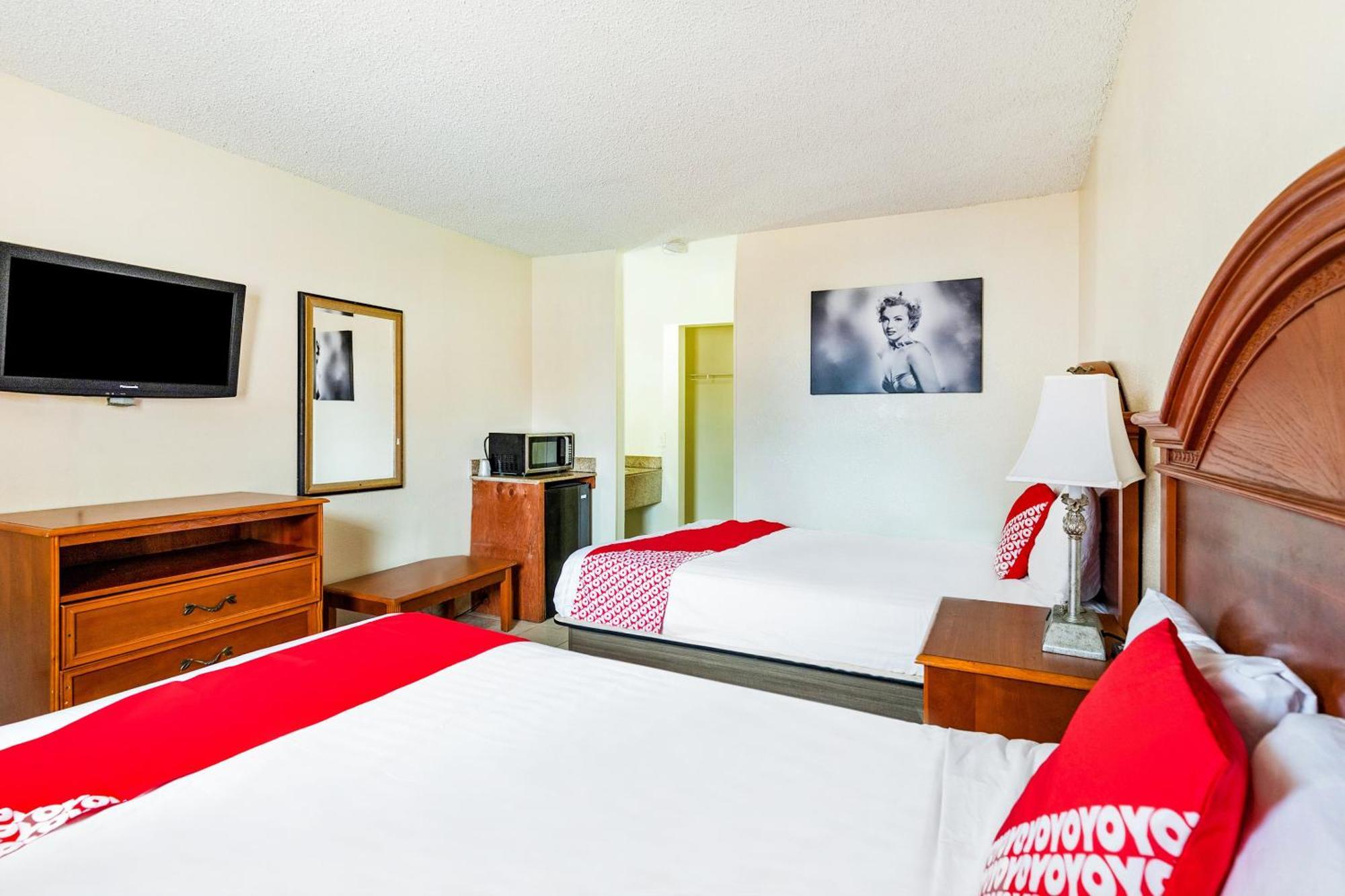 Oyo Hotel San Antonio Lackland Near Seaworld מראה חיצוני תמונה