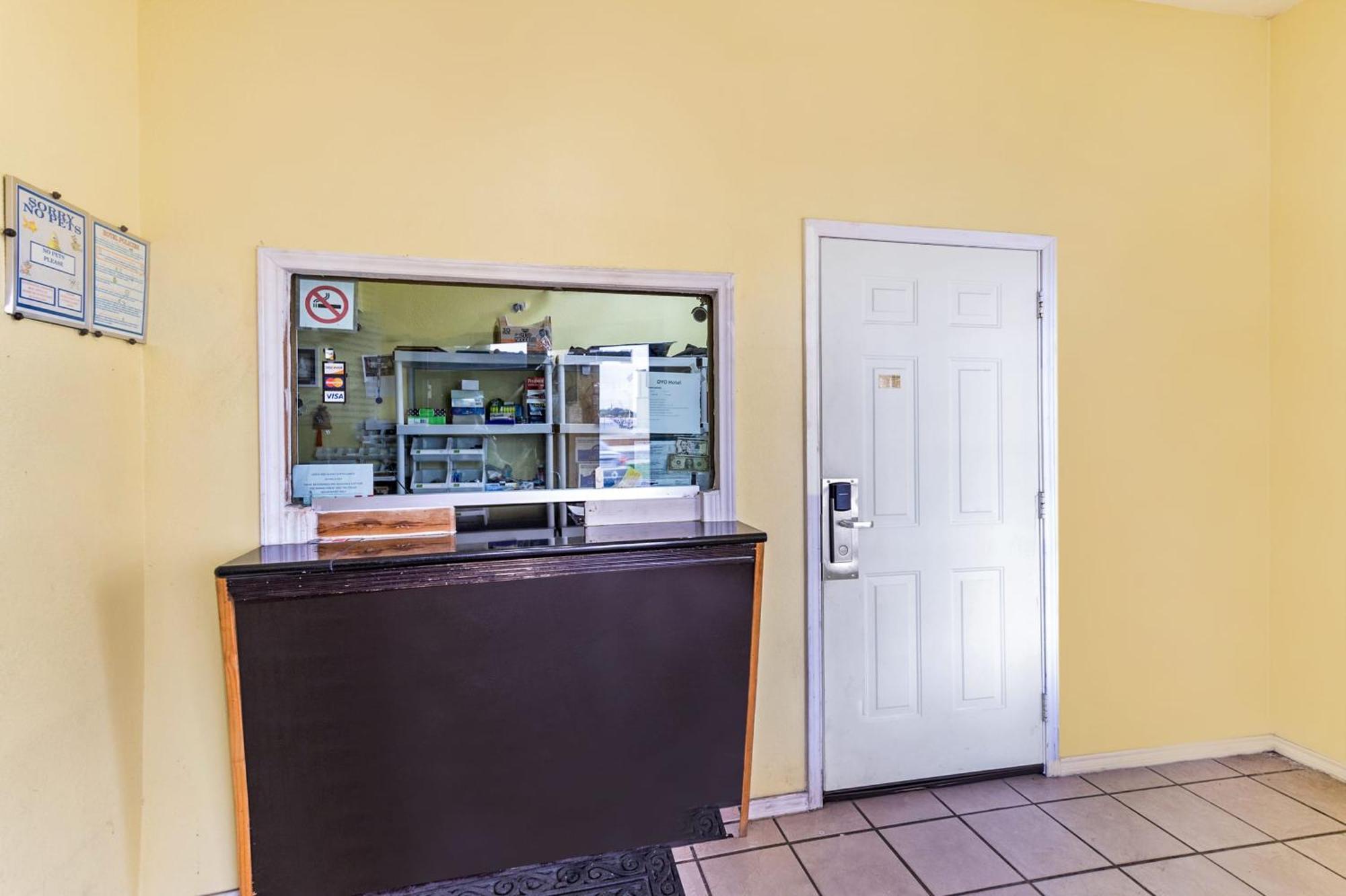 Oyo Hotel San Antonio Lackland Near Seaworld מראה חיצוני תמונה