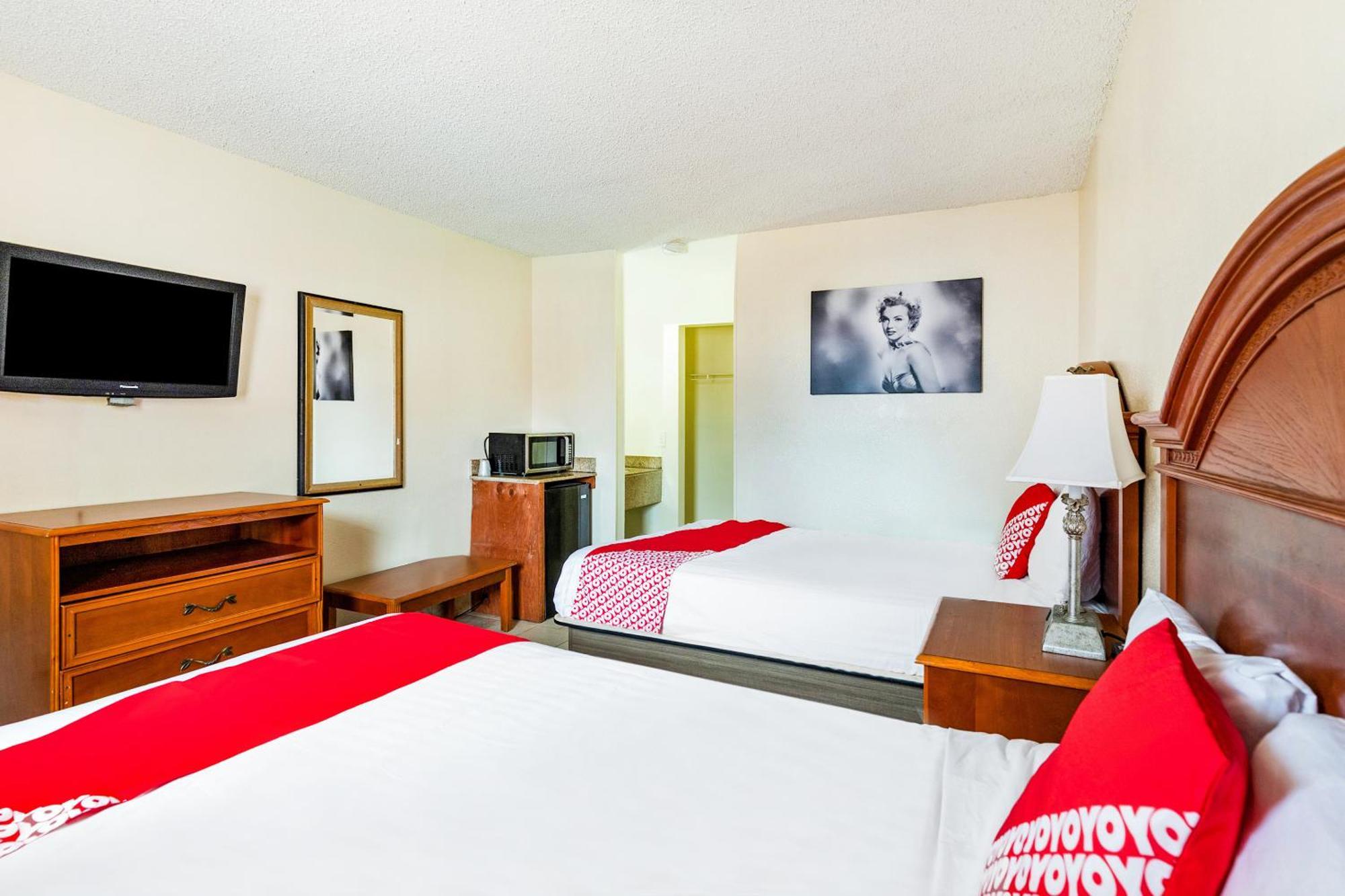 Oyo Hotel San Antonio Lackland Near Seaworld מראה חיצוני תמונה