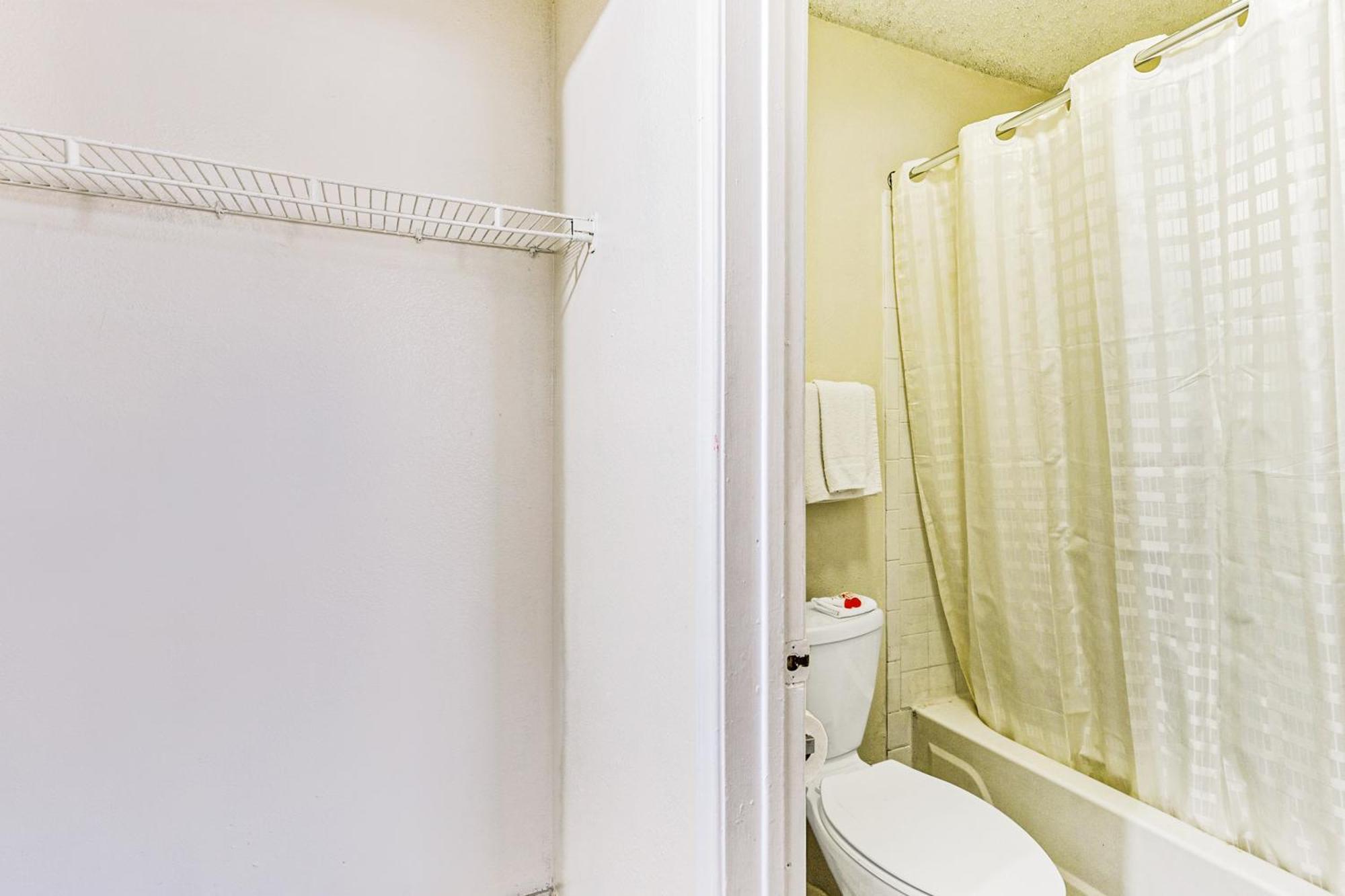Oyo Hotel San Antonio Lackland Near Seaworld מראה חיצוני תמונה