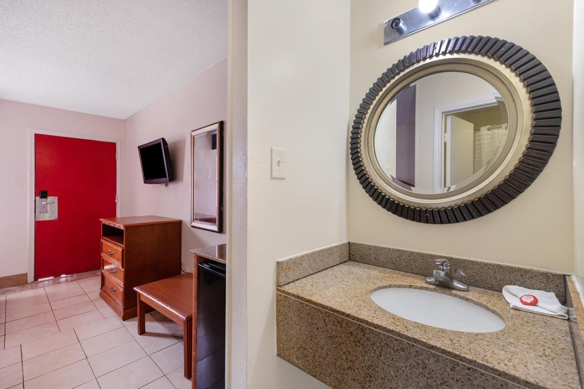 Oyo Hotel San Antonio Lackland Near Seaworld מראה חיצוני תמונה