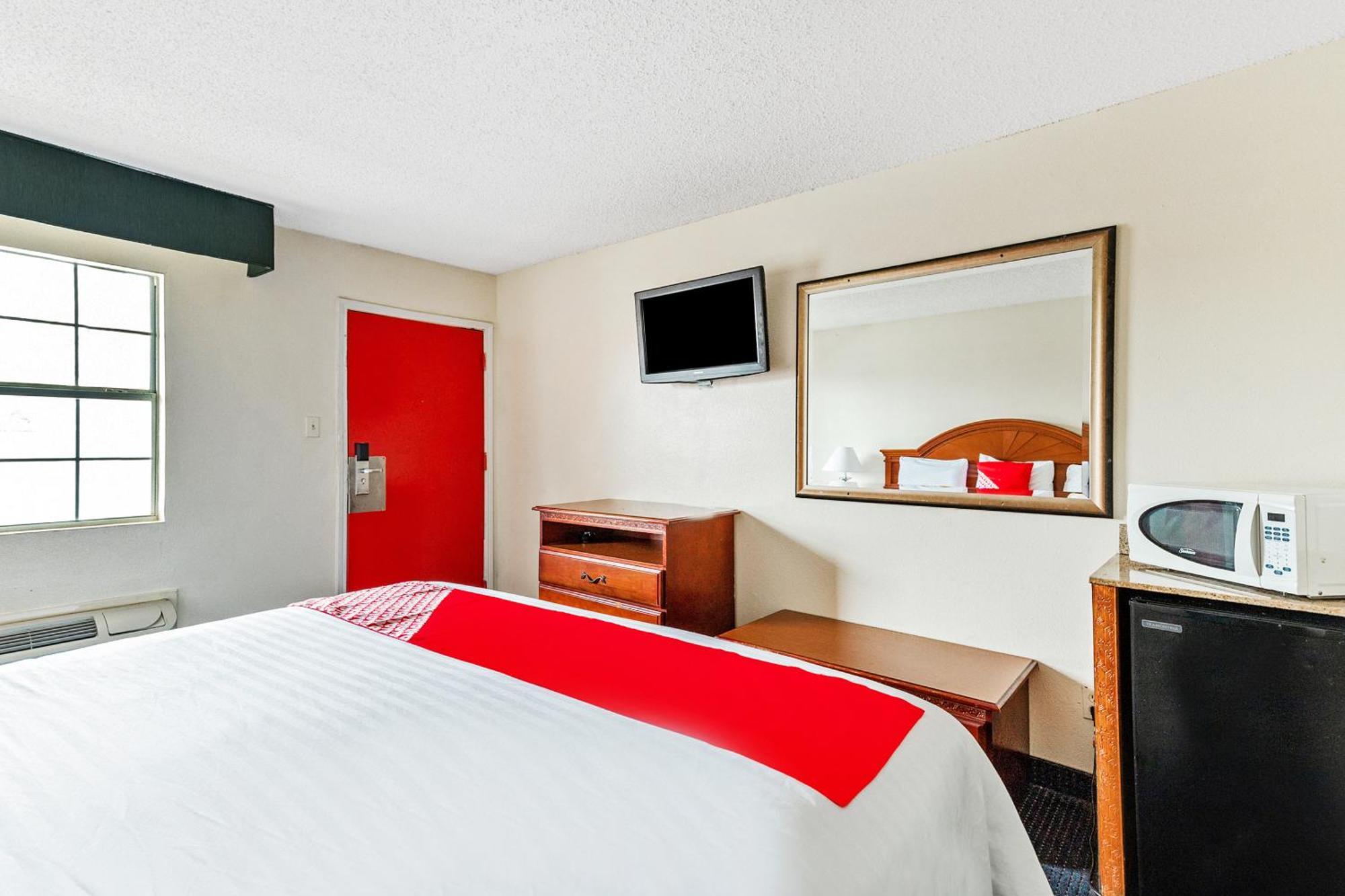 Oyo Hotel San Antonio Lackland Near Seaworld מראה חיצוני תמונה