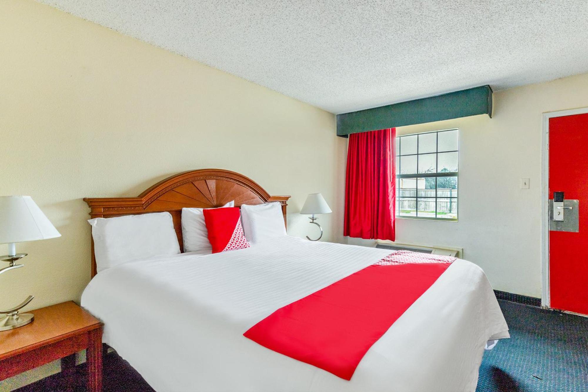Oyo Hotel San Antonio Lackland Near Seaworld מראה חיצוני תמונה