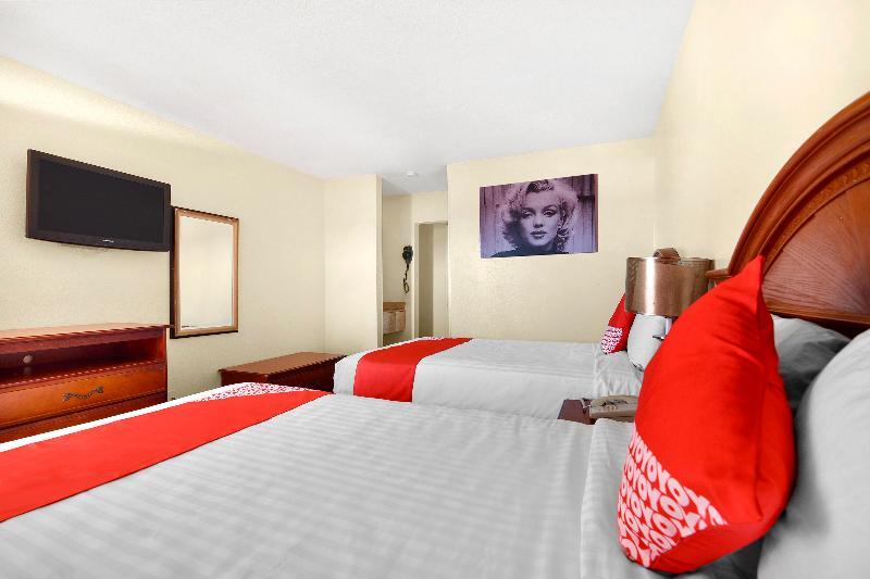 Oyo Hotel San Antonio Lackland Near Seaworld מראה חיצוני תמונה